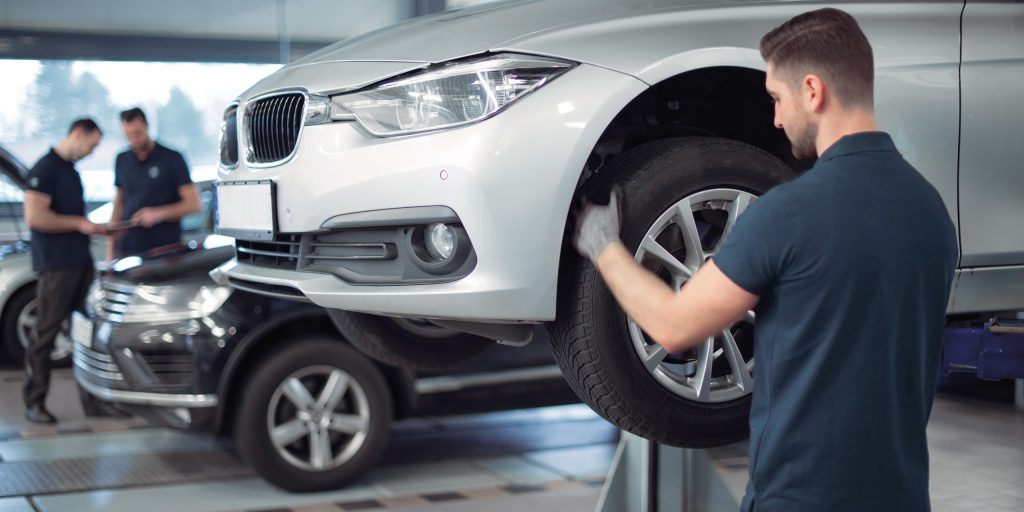 lf_service_image_pc_workshop_installation_tire_442526_fullhd_21x2